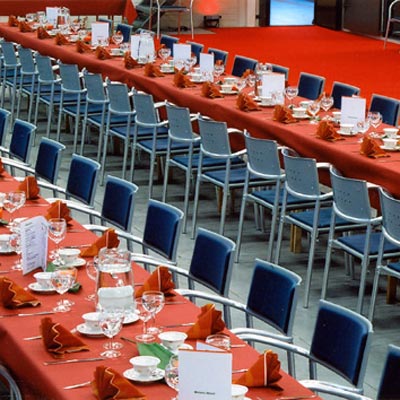 LAINAKALUSTEET JA TELTAT