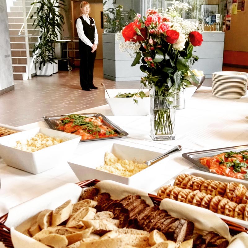 Kahvipöytäehdostus 1