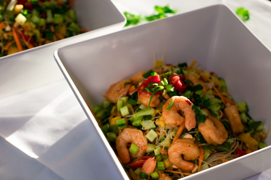 Menuja maailmalta, Vietnamilaista mango-nuudelisalaatti, jättikatkarapuja, ja paahdettua pähkinää