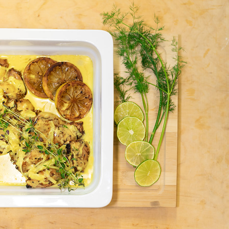 Kananpoikaa sahrami-fenkolikastikkeessa.